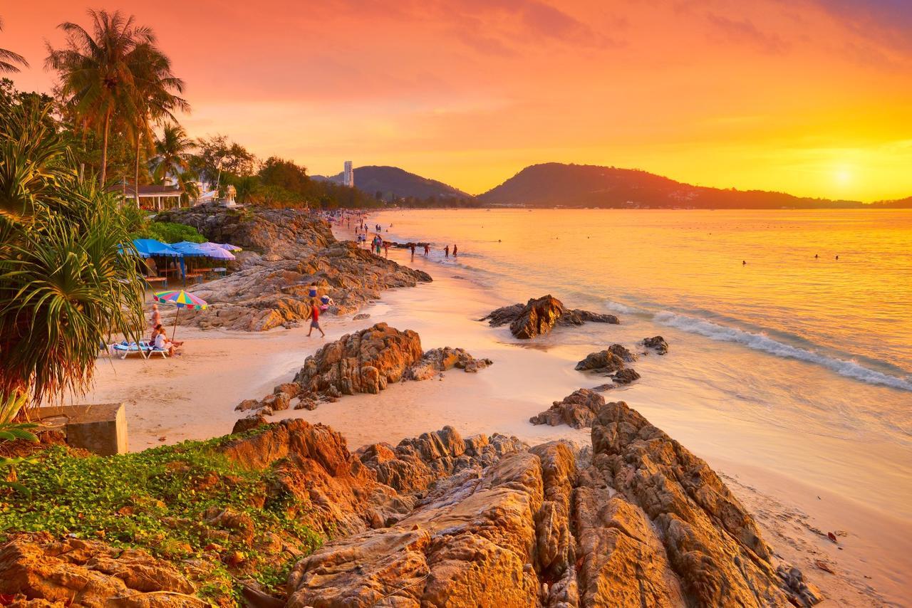 Porterhouse Beach Hotel Patong Exterior photo