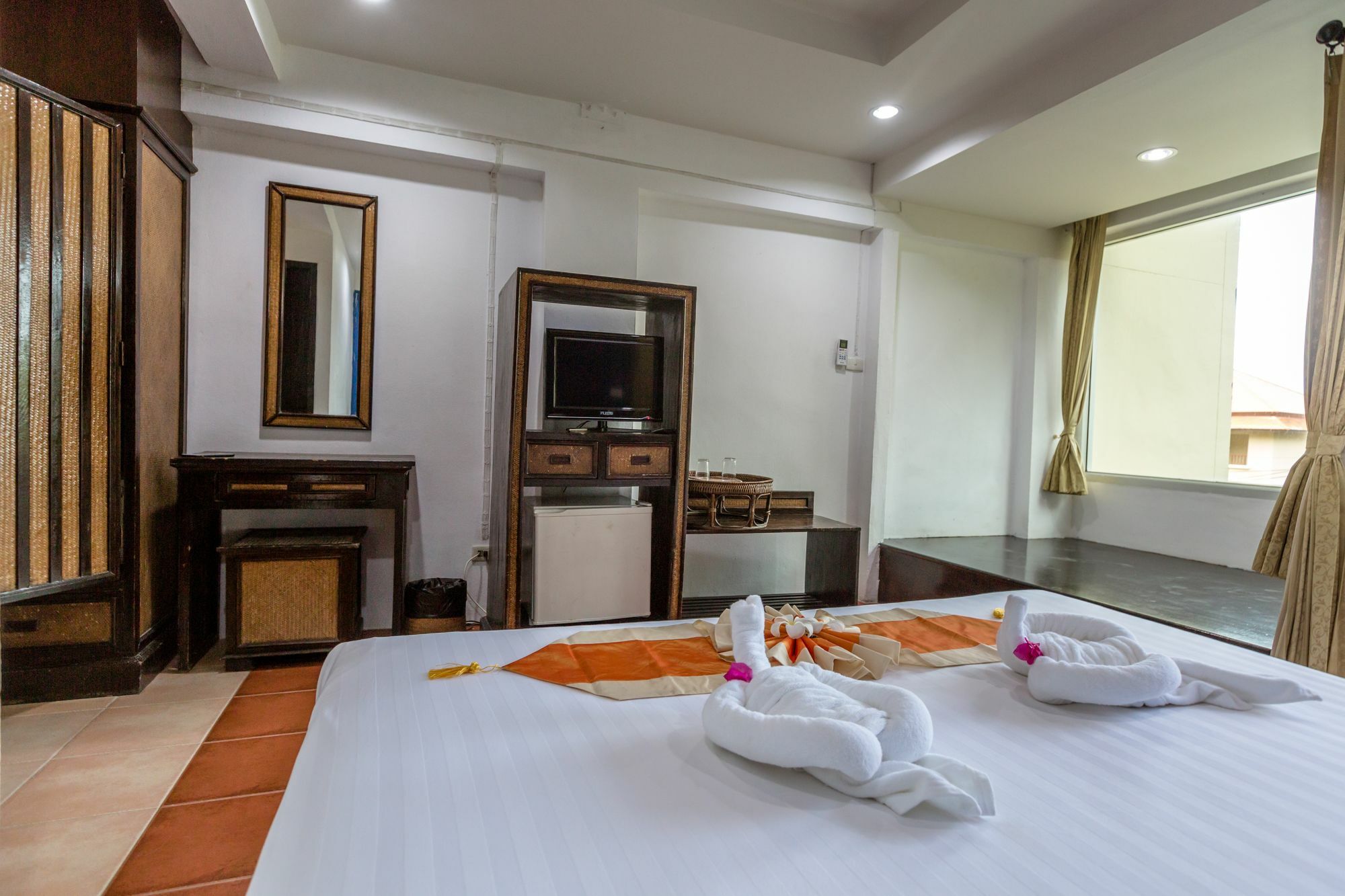 Porterhouse Beach Hotel Patong Exterior photo
