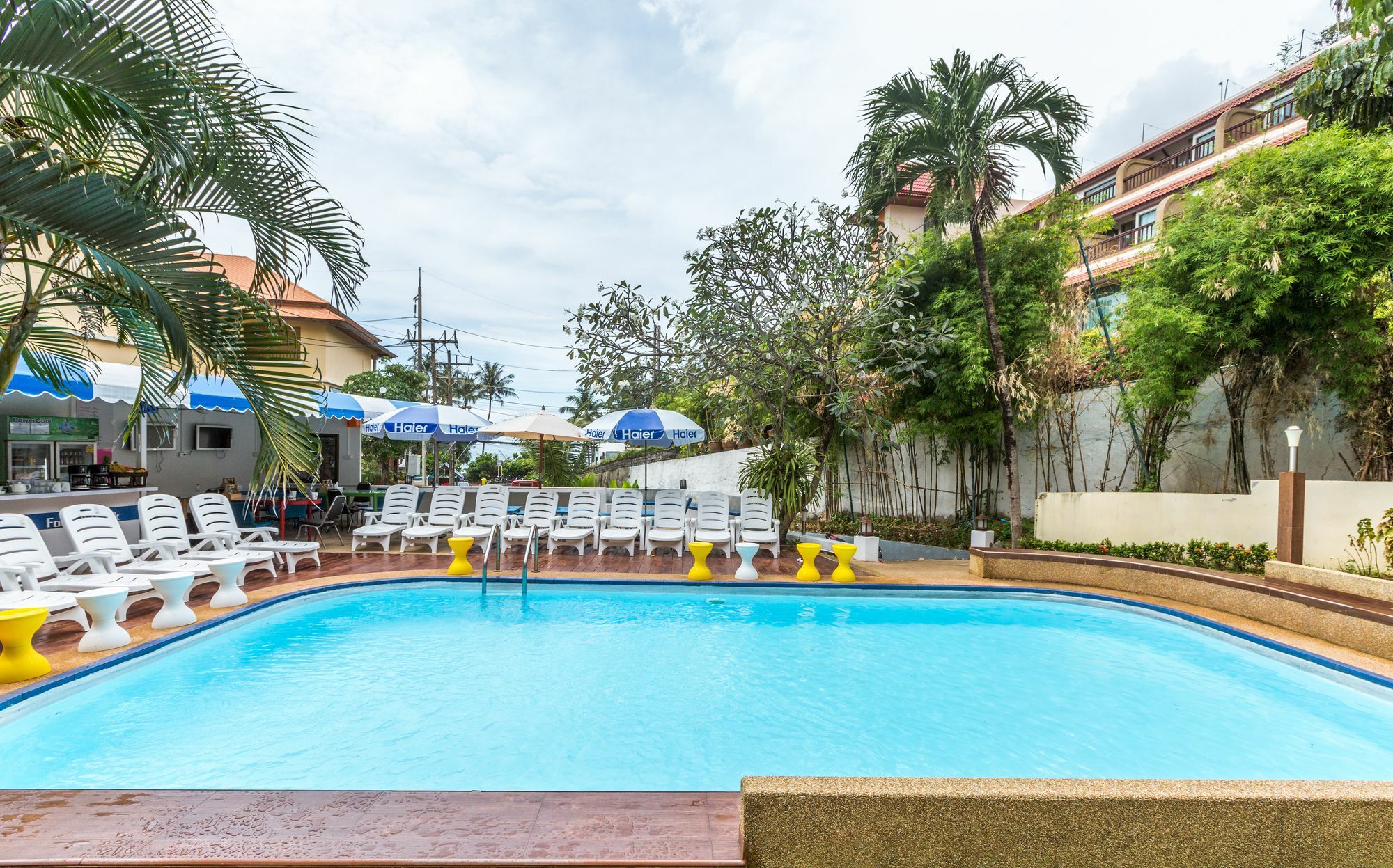 Porterhouse Beach Hotel Patong Exterior photo